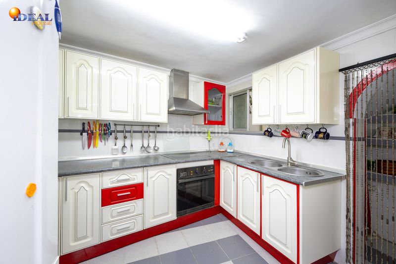 Foto 5f1f6ea4-607a-4370-8f0b-c3a3932fa5b7. Casa adossada a Loja