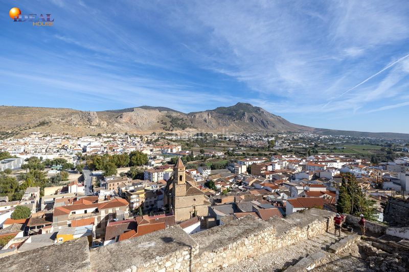 Foto 606c6085-13f5-41b8-847c-a7273f129569. Casa adossada a Loja