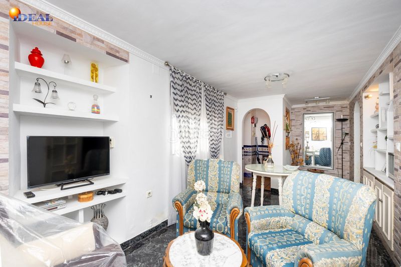 Foto 69d00295-edfb-49a4-8a25-d73c1b420672. Casa adossada a Loja