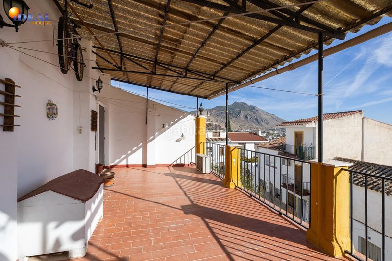 Foto c8b1b2bd-ed90-4853-831f-b75caa31e264. Casa adossada a Loja