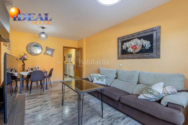 Foto 01b1217d-27cf-4cd9-8d90-9904bf6f01c5. Pis amb aparcament a Centro Salobreña