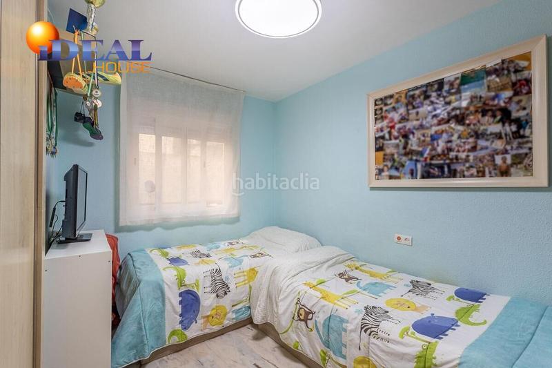 Foto 14eed6ae-b31d-4b4d-88cd-77ae452e457e. Pis amb aparcament a Centro Salobreña