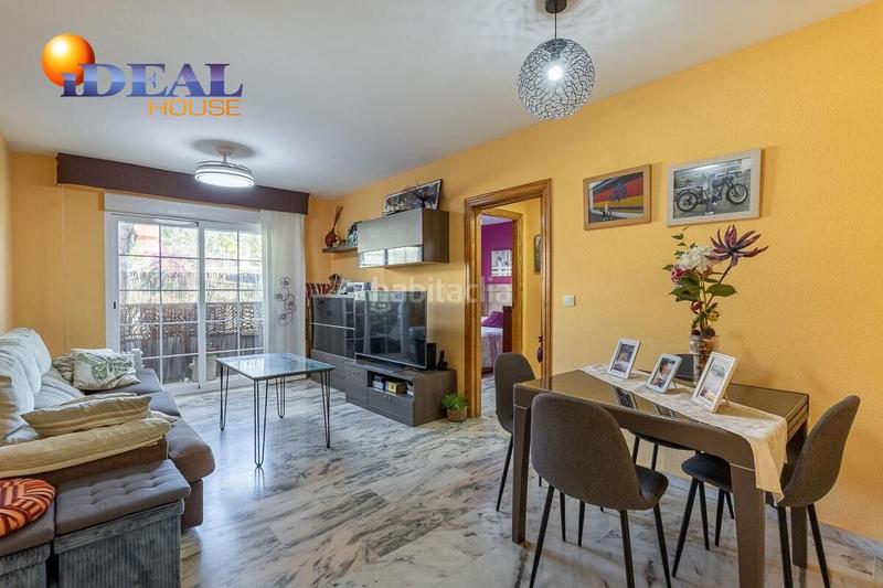 Foto d16f355e-5e85-4843-a958-0a978853c7b4. Pis amb aparcament a Centro Salobreña