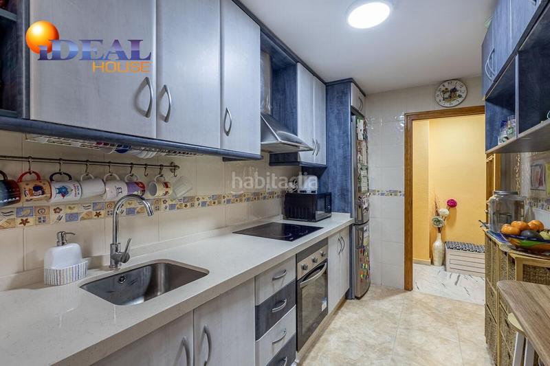 Foto d259df98-cace-4d9c-ae7f-a396e95b6b0e. Pis amb aparcament a Centro Salobreña