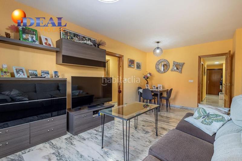 Foto e8e6be71-6cc7-4104-8b7d-77442657994a. Pis amb aparcament a Centro Salobreña