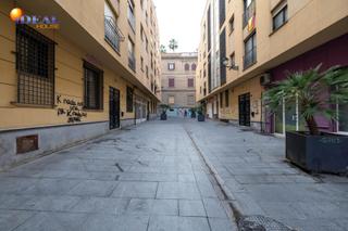 Car parking in Centro - Sagrario. Estupenda cochera situada practicamente en el centro de granada