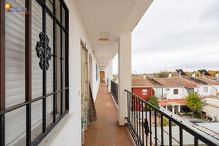 Apartment  Calle vicente aleixandre. Piso de 2 dormitorios con garaje y trastero en lachar