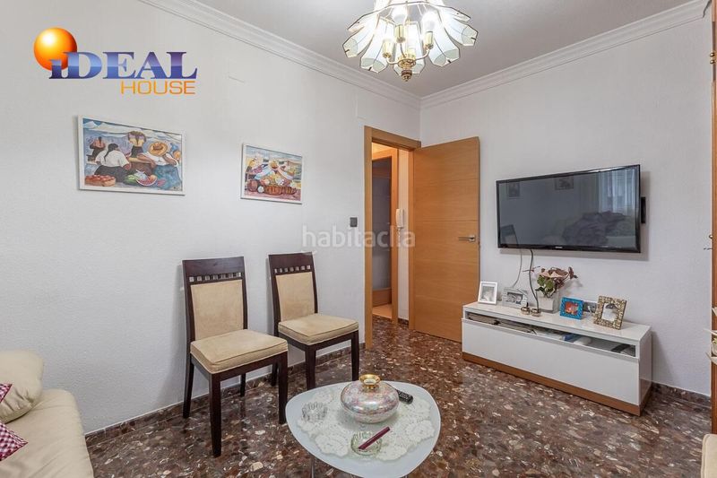 Foto 5ce49995-26c3-48b8-be7e-9650cef1b42c. Casa amb calefacció aparcament a Bola de Oro Granada