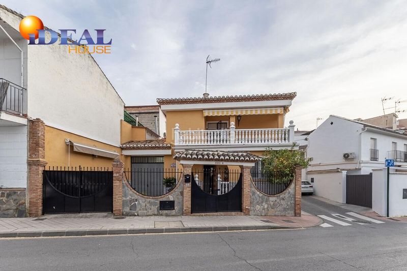 Foto 7a046bf7-cefe-43e4-a675-b9368527b951. Casa amb calefacció aparcament a Bola de Oro Granada