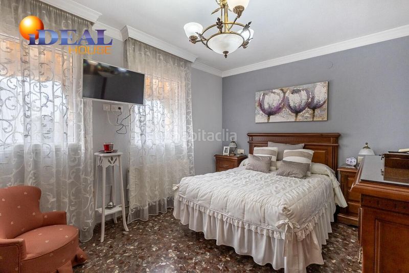Foto a209258d-350d-4dcc-8d4e-5f49be258ca7. Casa amb calefacció aparcament a Bola de Oro Granada