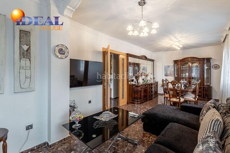 Foto b8895a47-dab0-49f0-a7e4-d4caa17a934b. Casa amb calefacció aparcament a Bola de Oro Granada