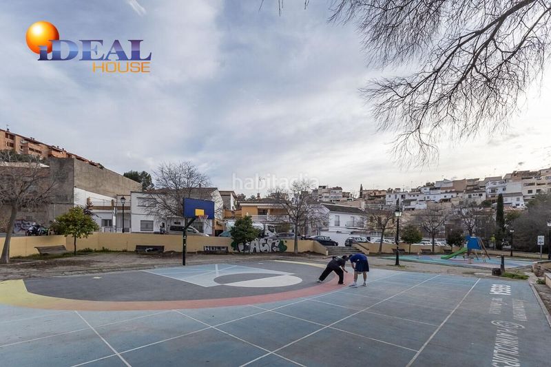 Foto f43845c4-1667-4a08-8a64-537a2d22e8de. Casa amb calefacció aparcament a Bola de Oro Granada