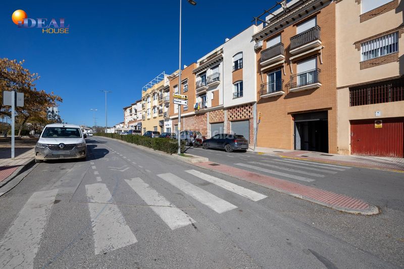 Foto 3ce2c74e-8515-415d-b880-04f41cd153fd. Aparcament cotxe a Peligros