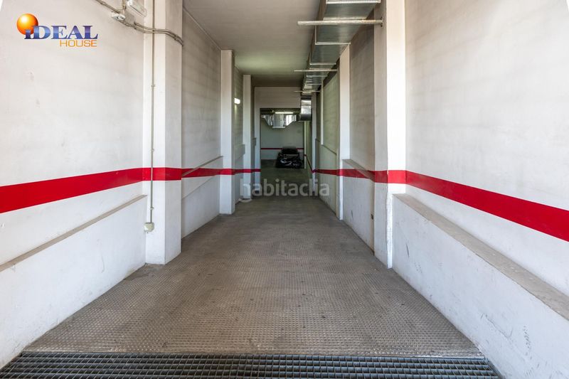 Foto 67518906-fe34-4d59-8624-af07ce09f993. Aparcament cotxe a Peligros
