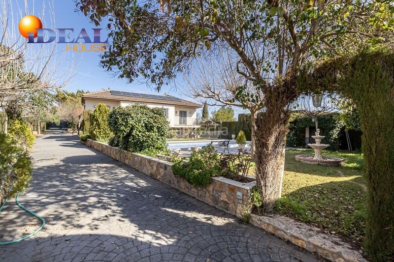 Foto 307f47a2-9f1d-4776-b651-9bf1698c290c. Chalet  con parcela urbanizable en Atarfe