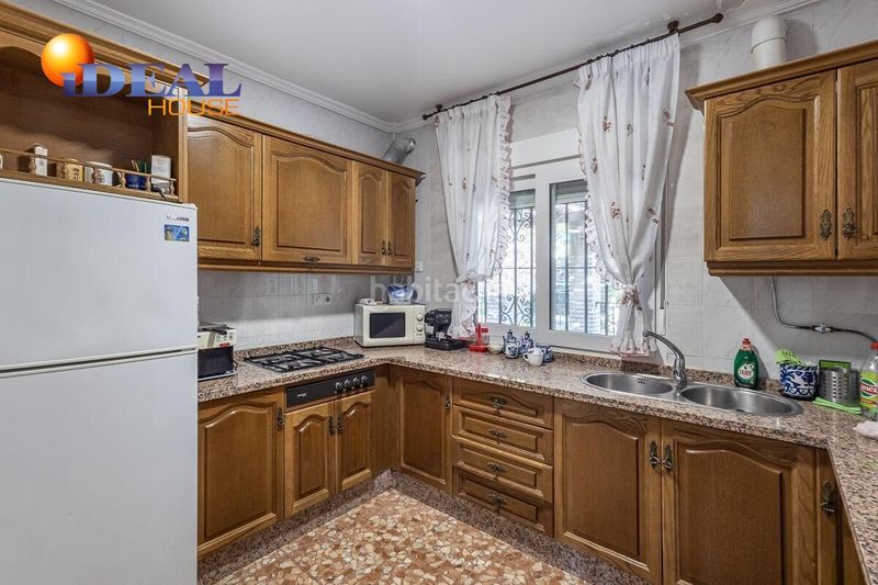 Foto 4130859f-59b4-41b5-b025-e60d9860c1e6. Chalet  con parcela urbanizable en Atarfe