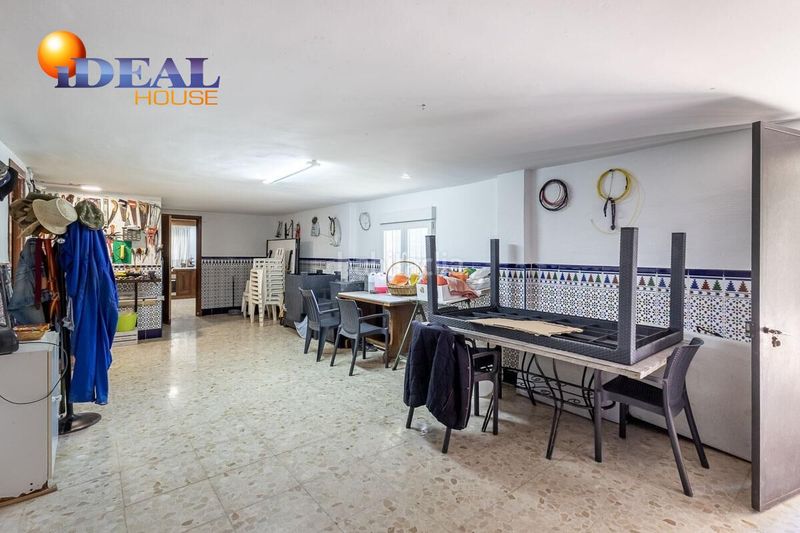 Foto c6e6c77e-2d92-4943-be13-0d0fb184bfd0. Chalet  con parcela urbanizable en Atarfe