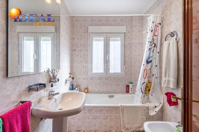 Foto da15d9c6-58ac-40c4-8896-6e847ac01aa0. Chalet  con parcela urbanizable en Atarfe