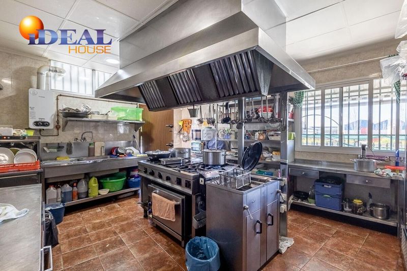 Foto b2042ea1-e738-4045-b7d7-d64c59c2a524. Local comercial oportunidad de inversión restaurante en funcionamiento vivienda de 9 dormitorios. polígono mercagranada. en Atarfe
