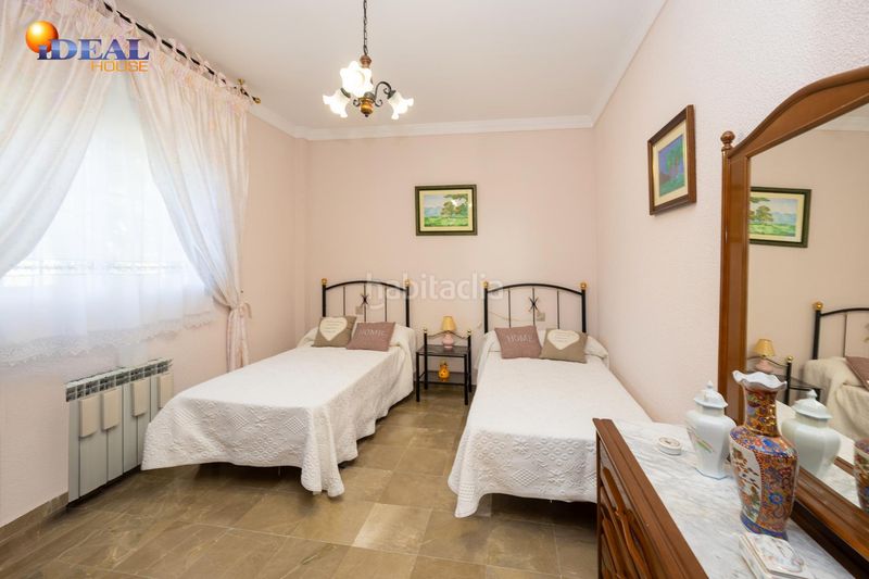 Foto 2145a722-de9a-43d6-87b9-485f75fc74d9. Xalet amb piscina a Atarfe