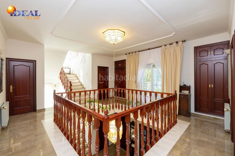 Foto 2cf3d0ed-6ad3-41c8-8de0-f4d532efddcf. Xalet amb piscina a Atarfe