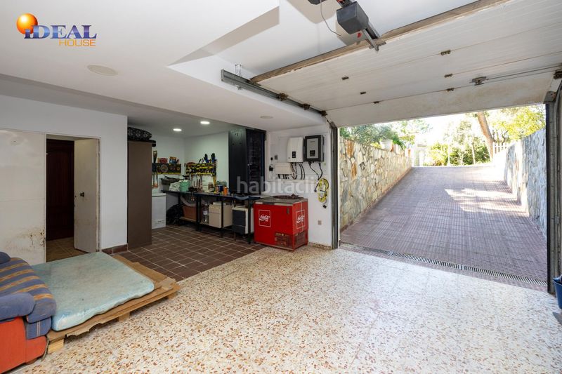 Foto 3b02e98c-5db8-45e1-b362-c18db88587dc. Xalet amb piscina a Atarfe