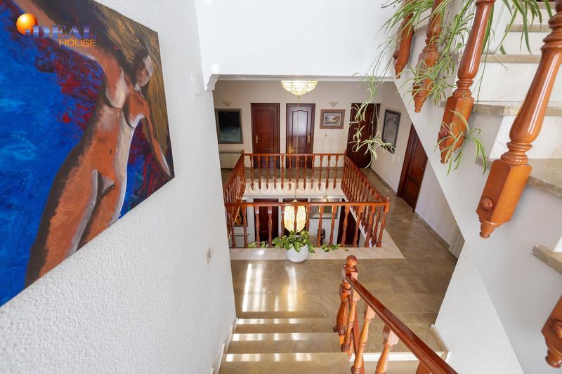 Foto 40a98f8a-4bae-4d9d-bdcb-2ae1b1542216. Xalet amb piscina a Atarfe