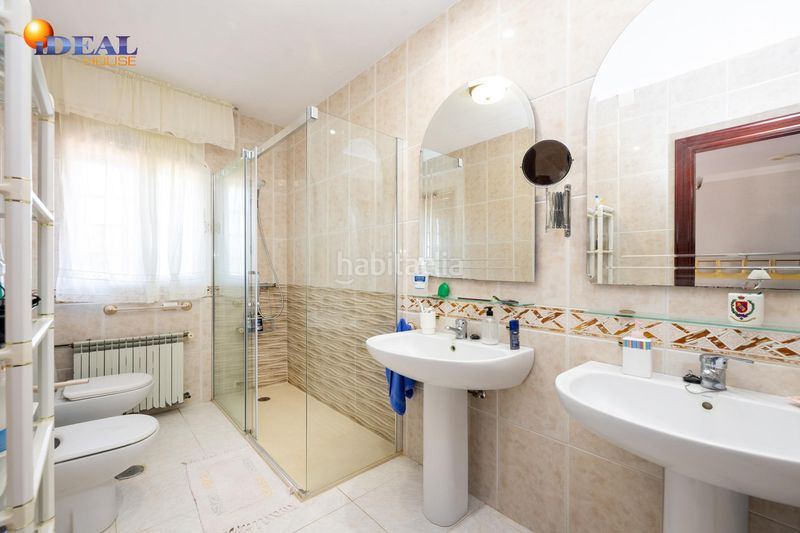 Foto 5056dfd8-3d02-4710-a102-804f2b17b577. Xalet amb piscina a Atarfe