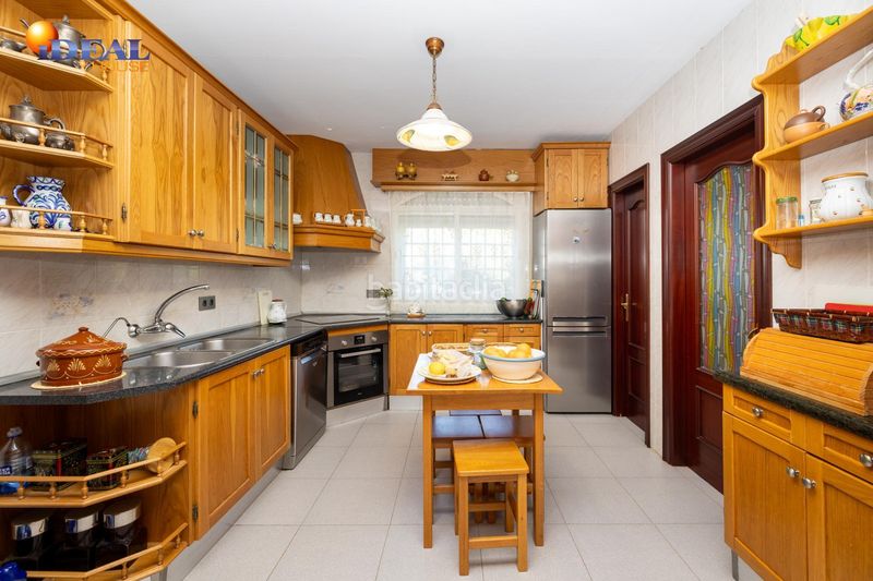 Foto 98c0eeb3-5f8a-41b0-b475-0378fc31083d. Xalet amb piscina a Atarfe