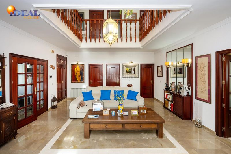 Foto beda3712-b5df-40c4-b38a-c9c9694dffe7. Xalet amb piscina a Atarfe