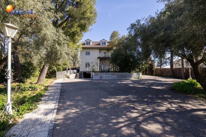 Foto e50cfcf7-6614-4806-b8a2-b189f5e2591d. Xalet amb piscina a Atarfe