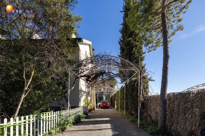 Foto eacd86a1-f799-440e-83cb-2e631384c304. Xalet amb piscina a Atarfe