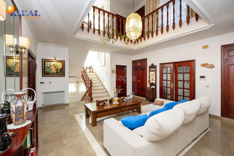 Foto f855d180-a9c6-48fb-9502-ca1f5e7e62c5. Xalet amb piscina a Atarfe