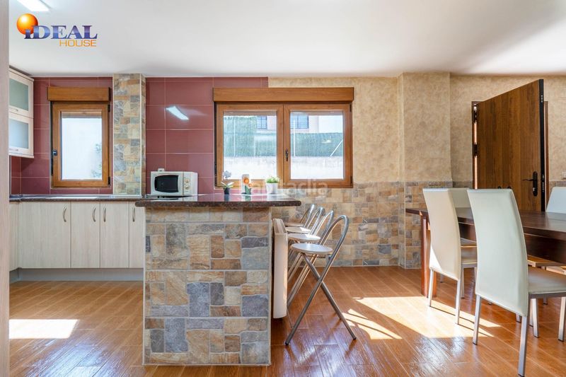 Foto a44ccf15-c5a5-4b4c-b6a5-afe8ba766747. Casa amb aparcament a Peligros