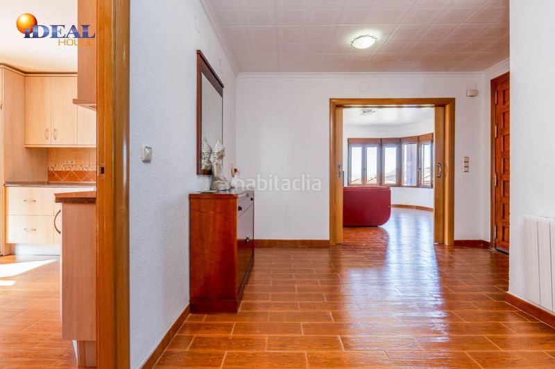 Foto b8c52f0c-3758-49e6-85f7-118d87d374ac. Casa amb aparcament a Peligros