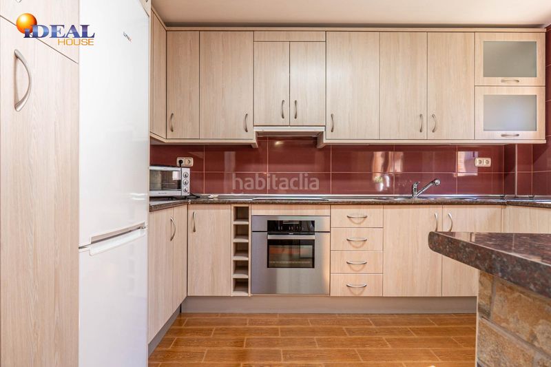 Foto d2be1efc-651b-4087-8345-8529b8f59e5e. Casa amb aparcament a Peligros