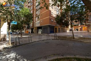Pis a Barrio de Zaidín. Luminoso piso de 3 dormitorios y dos terrazas, en la zona fontiv