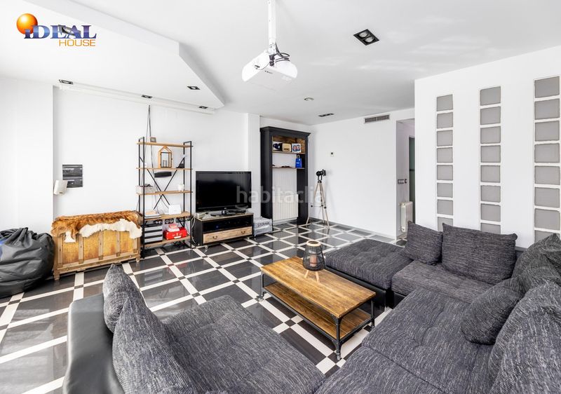 Foto 975d74e0-6442-4dc8-8a0b-1b6f9f01635f. Casa venta de casa con calidades de lujo granada en Armilla