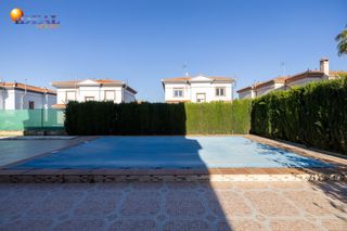 Xalet a Cúllar Vega. Chalet en ventorillo, cullar. parcela con piscina. dormitorio en