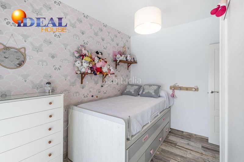 Foto 04f426d6-9dbf-4d56-b824-80a429b0a973. Casa aparellada amb aparcament a Atarfe