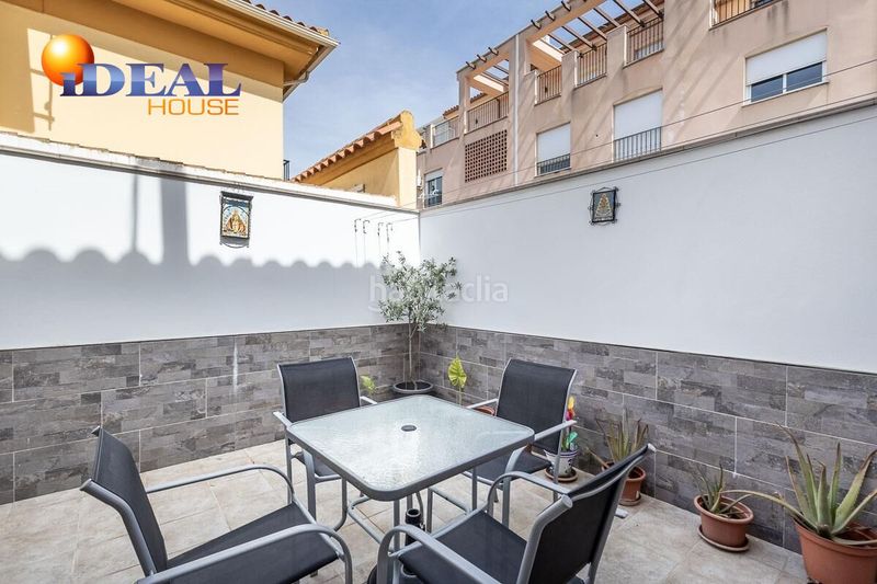 Foto 0cacff01-3d1a-4f2e-b546-8deef6f8cdb3. Casa aparellada amb aparcament a Atarfe