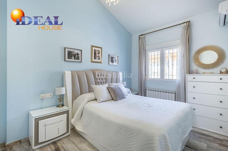 Foto 1bcd4358-c1bd-401c-bd28-691f6cdf4b77. Casa aparellada amb aparcament a Atarfe