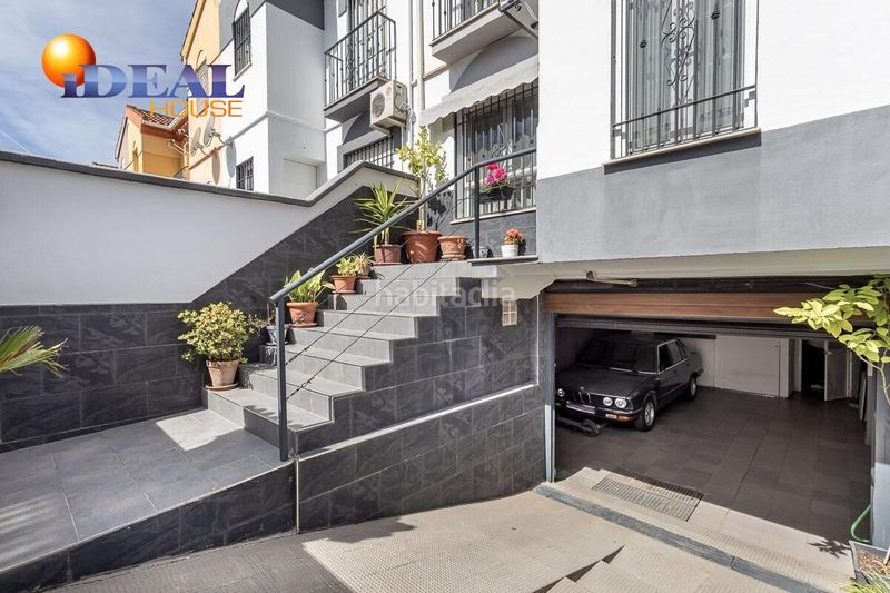 Foto 440d85a9-eb74-47a2-8624-1a6701477e09. Casa aparellada amb aparcament a Atarfe