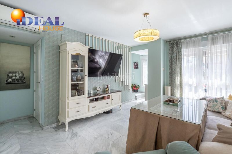 Foto 578700e3-eb28-4c1b-bfbd-5de8d6dd266e. Casa aparellada amb aparcament a Atarfe