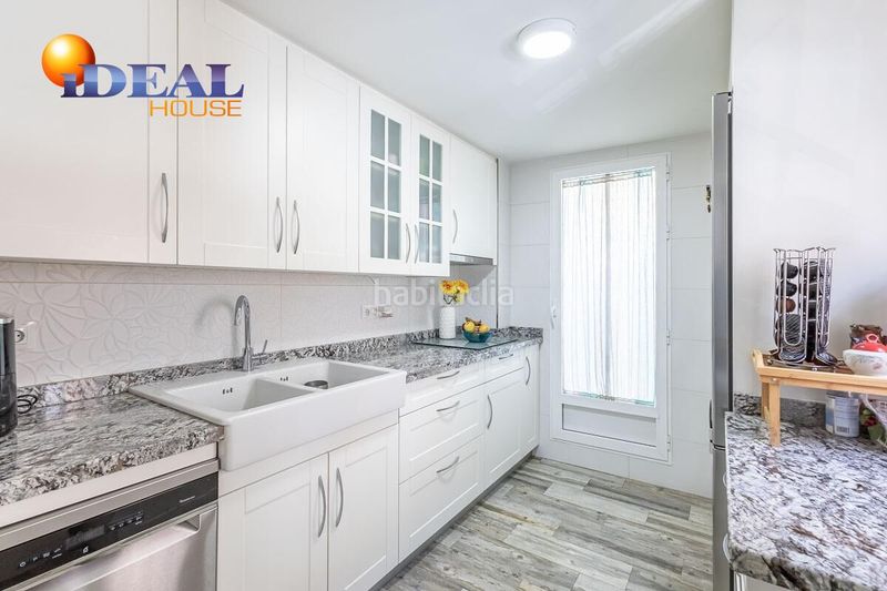 Foto 6f3c825f-8732-4788-833a-e483aacf7846. Casa aparellada amb aparcament a Atarfe