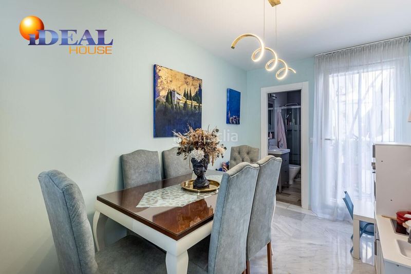 Foto 79e0f6f5-2892-4945-bb02-2ba46d7aa653. Casa aparellada amb aparcament a Atarfe