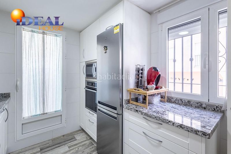 Foto 9ded60a9-82c9-4c2f-9e24-dc58283e35e6. Casa aparellada amb aparcament a Atarfe