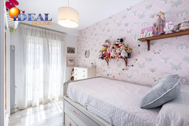 Foto c10fbf97-6e4f-48e1-b218-143c21dc27b1. Casa aparellada amb aparcament a Atarfe