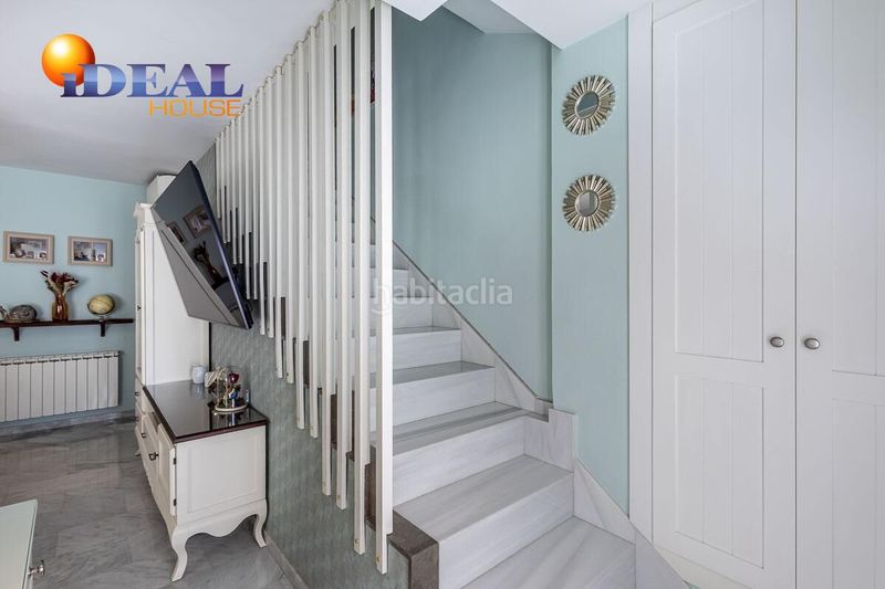 Foto fee1121c-a58e-4d01-997b-807f69c6da03. Casa aparellada amb aparcament a Atarfe