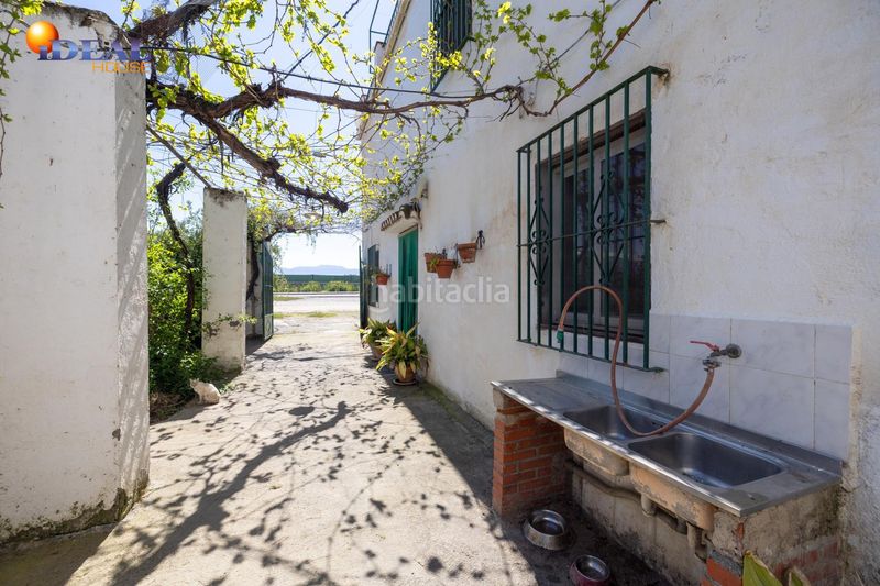 Foto 3394934f-ecb6-4256-b186-62cfa972444f. Masia amb aparcament a Poniente Armilla